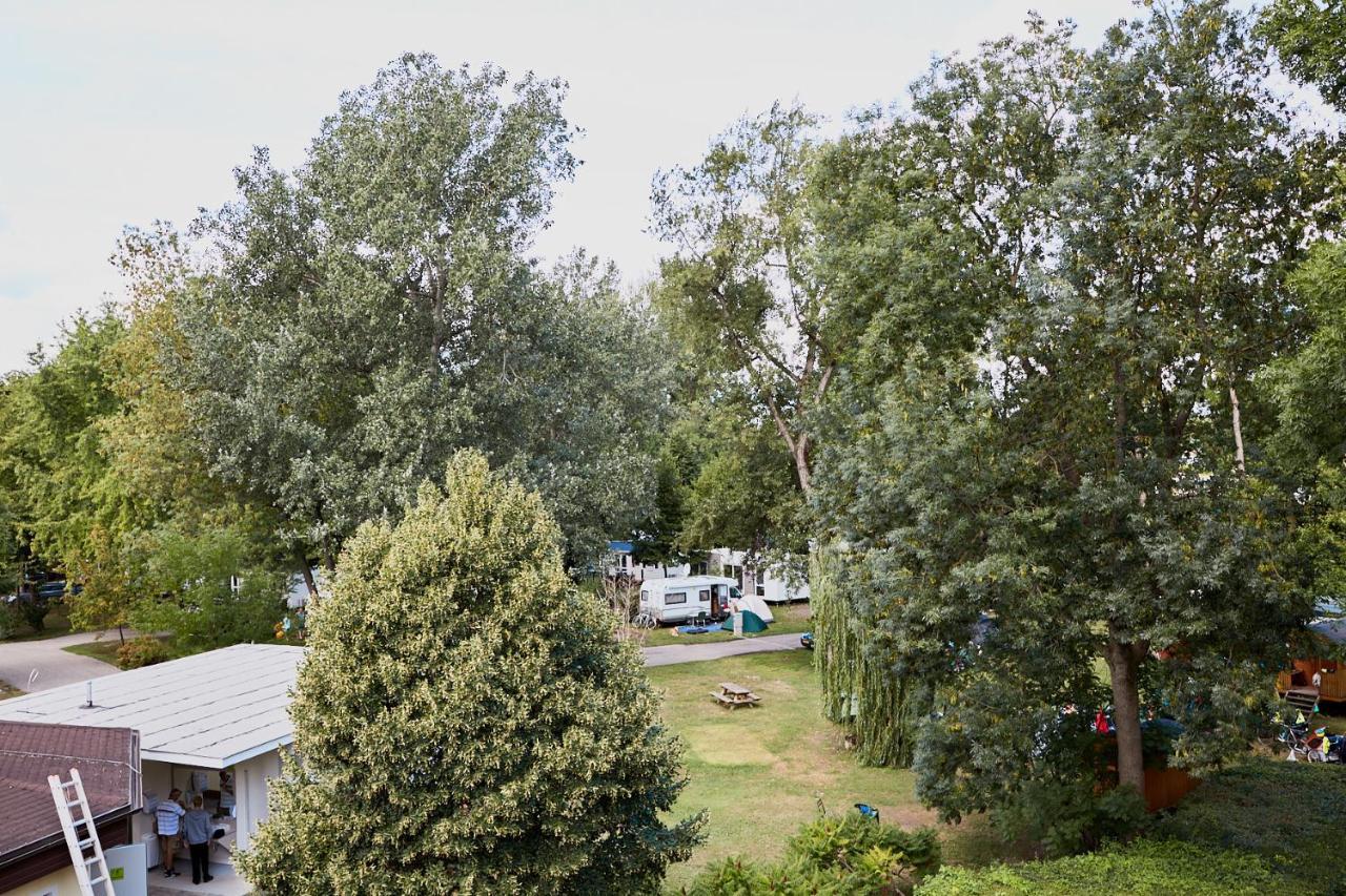Donaupark Camping Tulln トゥルン エクステリア 写真